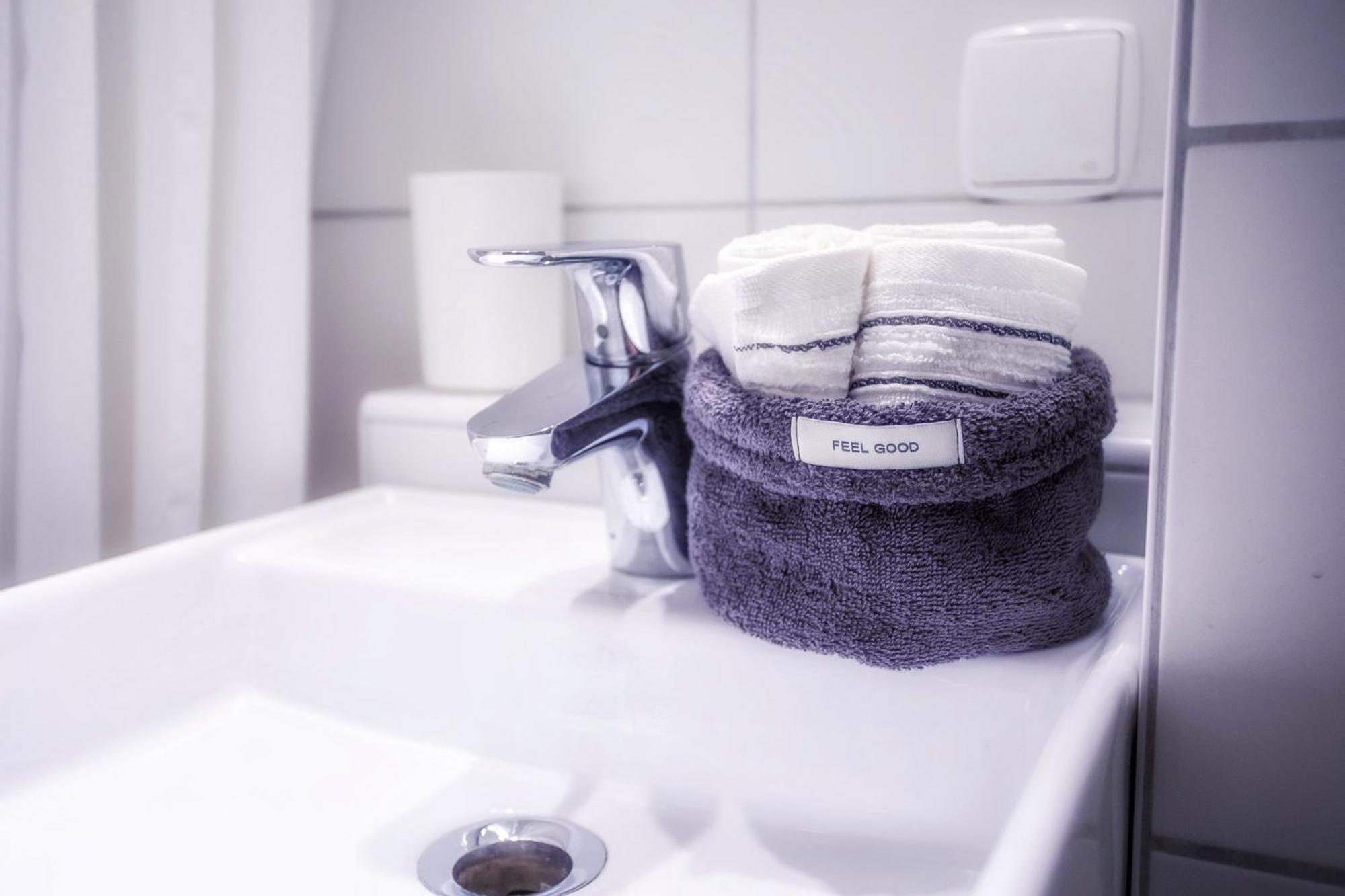 Charmantes Studio In Bestlage Im Stadtzentrum Mit Balkon & Self Checkin - City Loft 3 - Appartement *